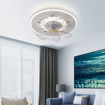 Weiße Stern-Deckenventilatorlampe im nordischen Stil