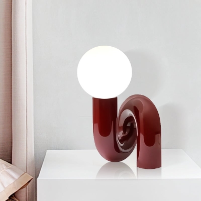 Nordische Tischlampe neben Nachttischlampe für Schlafzimmer
