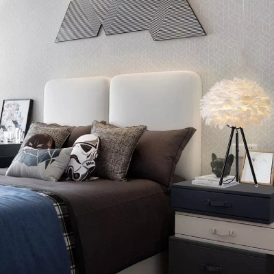 Handgefertigte Feder-Tischlampe
