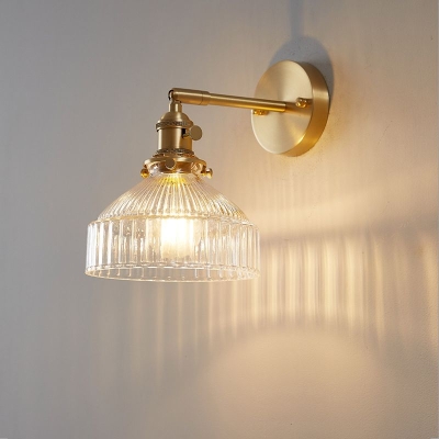Wandleuchte aus geripptem Glas in Goldoptik für Schlafzimmer