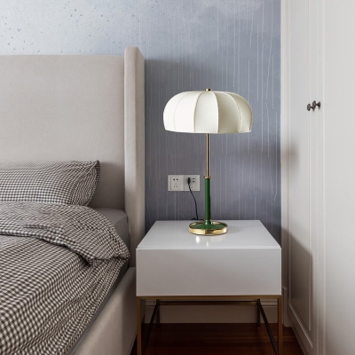 Moderne Tischlampe aus der Mitte des Jahrhunderts