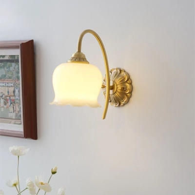 Moderne Wandleuchte aus Metall in Blumenform
