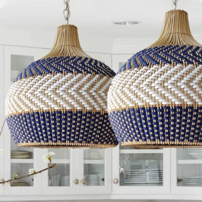 Designtrends für handgewebte blau-weiße Rattan-Pendelleuchten