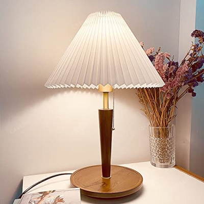 Nordische Plissee-Tischlampe