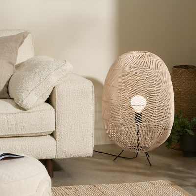 Natürliche Rattan-Midi-Stehlampe für das Wohnzimmer