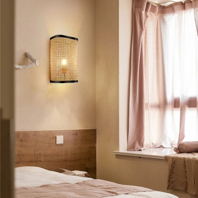 Rechteckige Rattan-Wandleuchte im Lodge-Stil