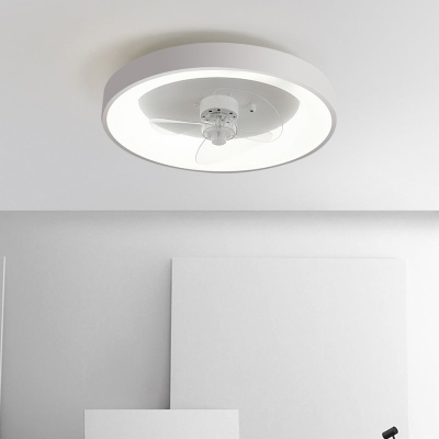 Runde Deckenventilatoren aus Metall mit Lichtern in Weiß