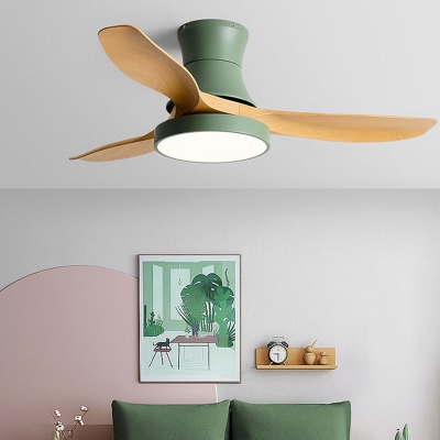 Moderner 3-flügeliger Deckenventilator mit polierter Oberfläche und Licht für Zuhause
