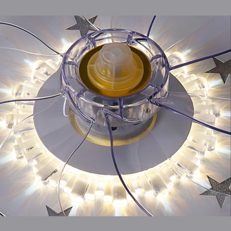 Weiße Stern-Deckenventilatorlampe im nordischen Stil