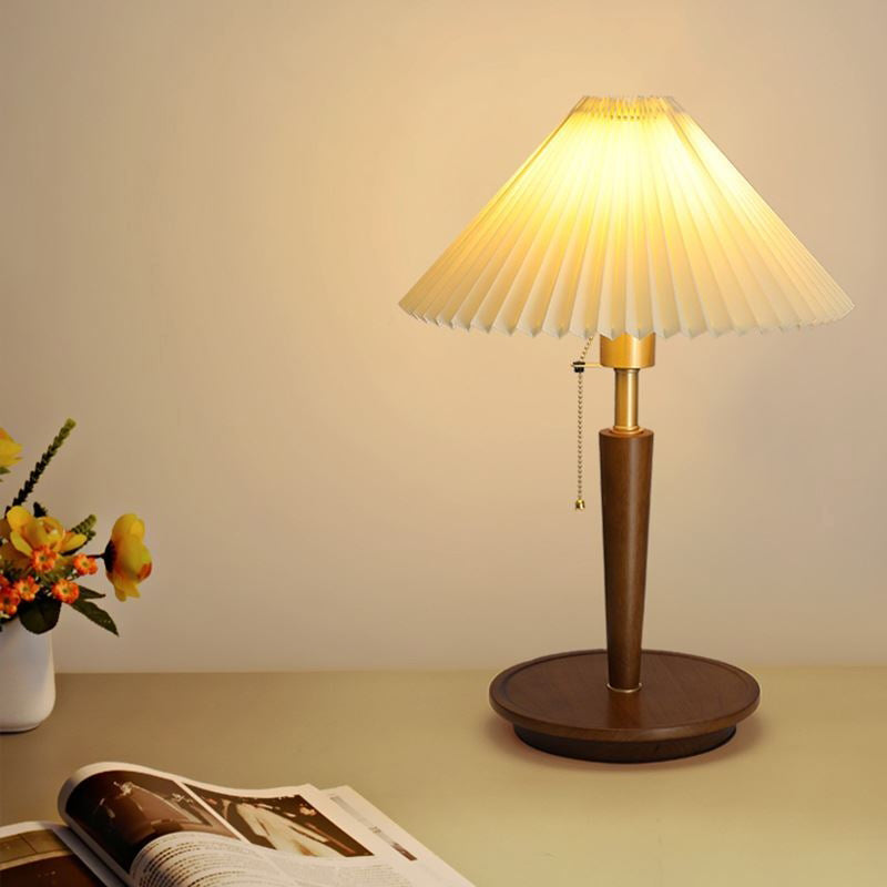 Nordische Plissee-Tischlampe
