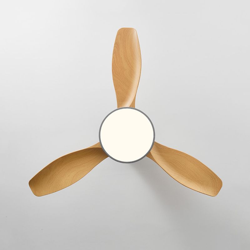 Moderner 3-flügeliger Deckenventilator mit polierter Oberfläche und Licht für Zuhause