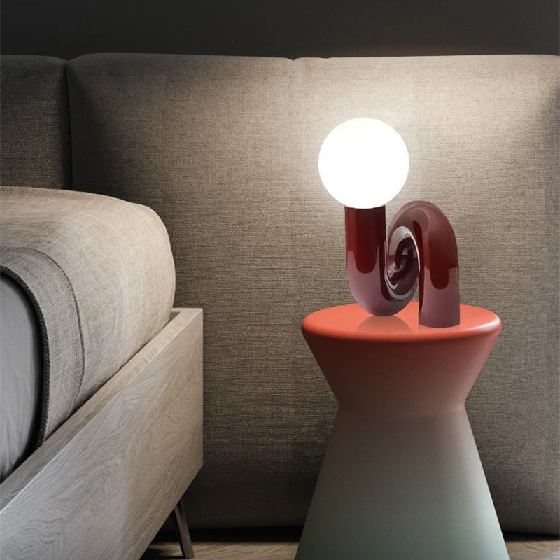 Nordische Tischlampe neben Nachttischlampe für Schlafzimmer