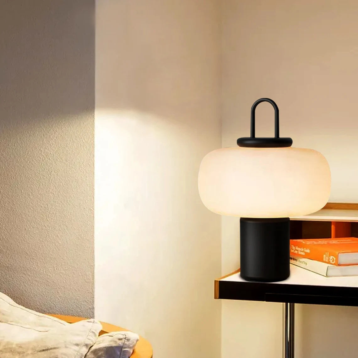 Nordische minimalistische schwarze Tischlampe