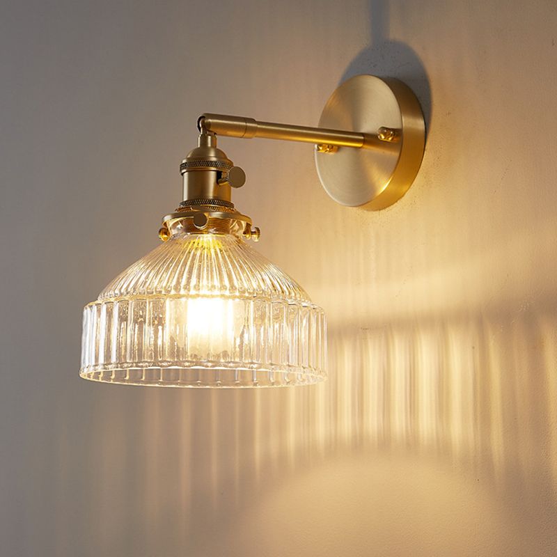 Wandleuchte aus geripptem Glas in Goldoptik für Schlafzimmer