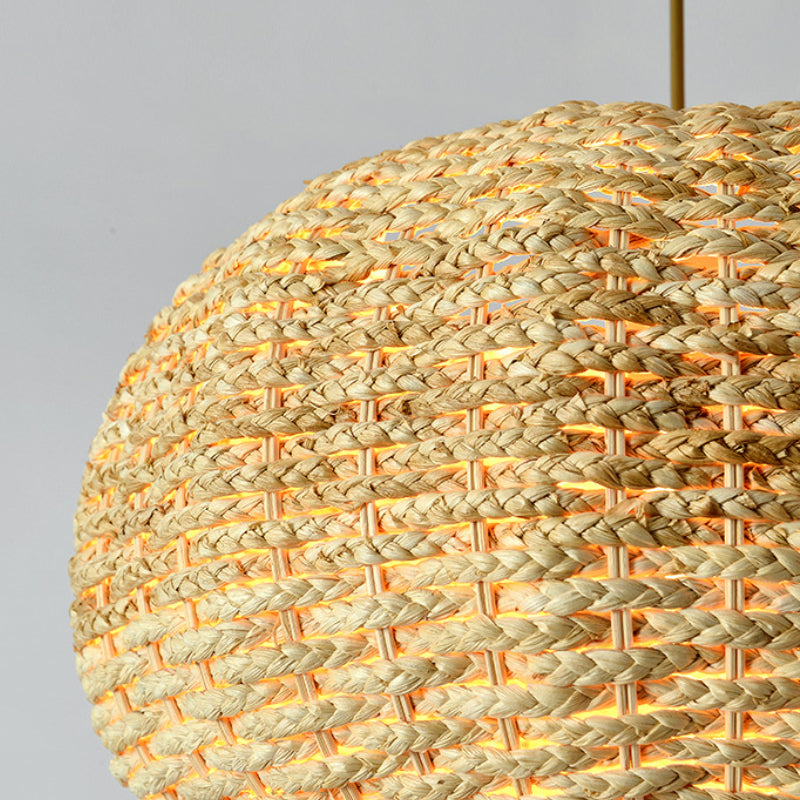 Hängeleuchten aus Rattanstroh mit rundem Lampenschirm