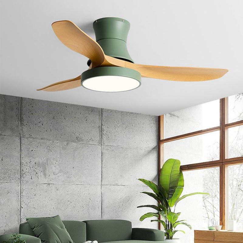 Moderner 3-flügeliger Deckenventilator mit polierter Oberfläche und Licht für Zuhause