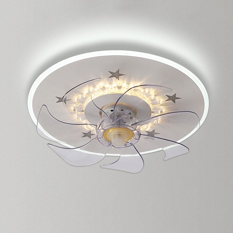 Weiße Stern-Deckenventilatorlampe im nordischen Stil