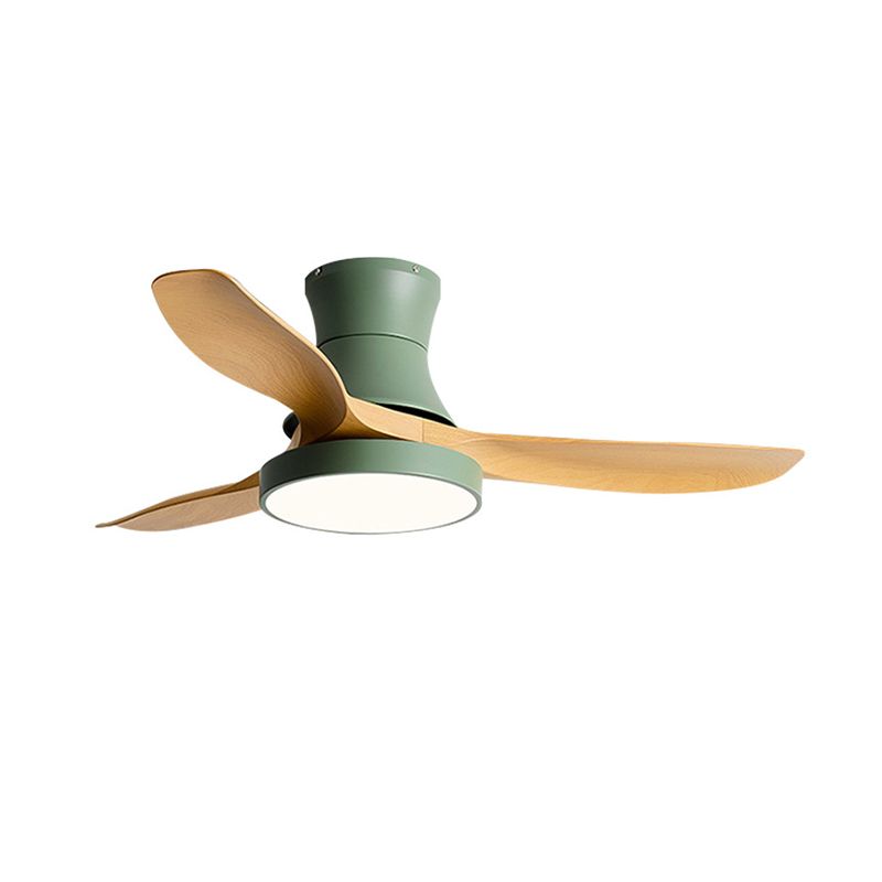 Moderner 3-flügeliger Deckenventilator mit polierter Oberfläche und Licht für Zuhause
