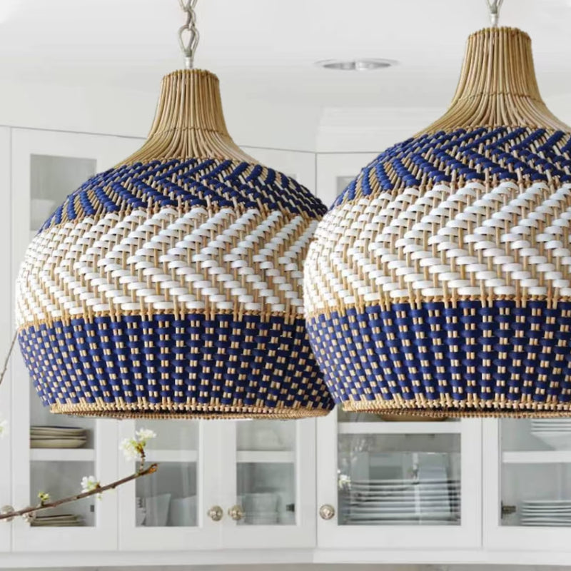 Designtrends für handgewebte blau-weiße Rattan-Pendelleuchten