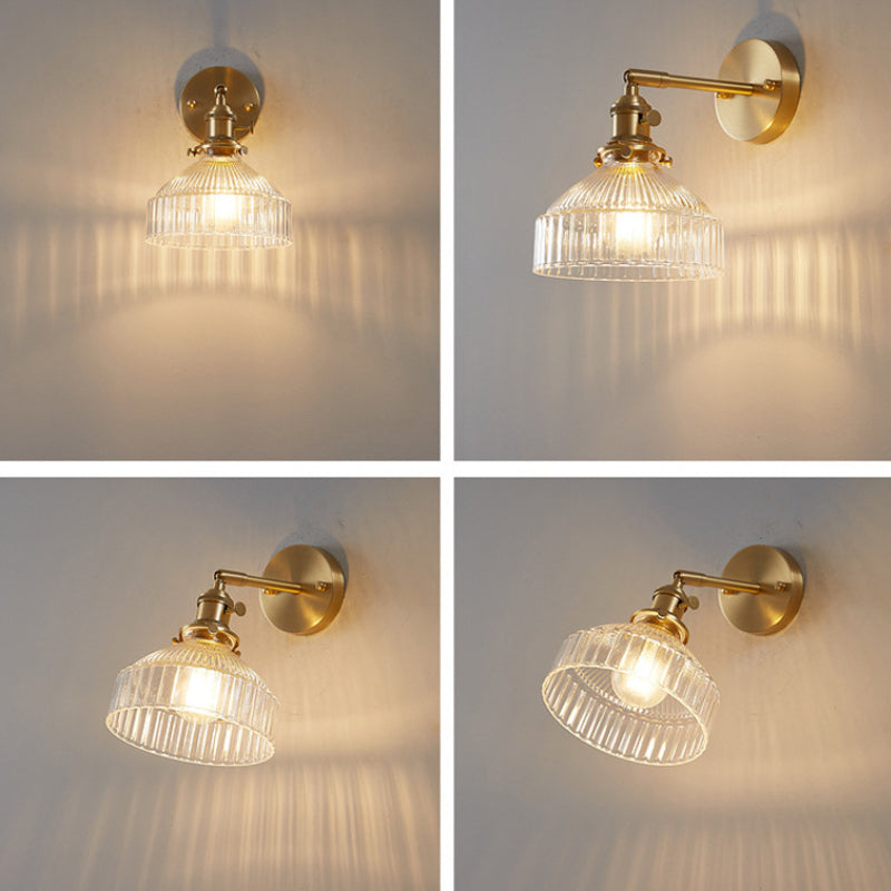 Wandleuchte aus geripptem Glas in Goldoptik für Schlafzimmer