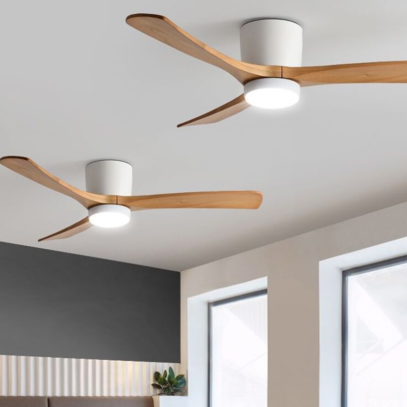 Zeitgenössische Deckenventilatorleuchte aus Holz mit LED-Deckeneinbau