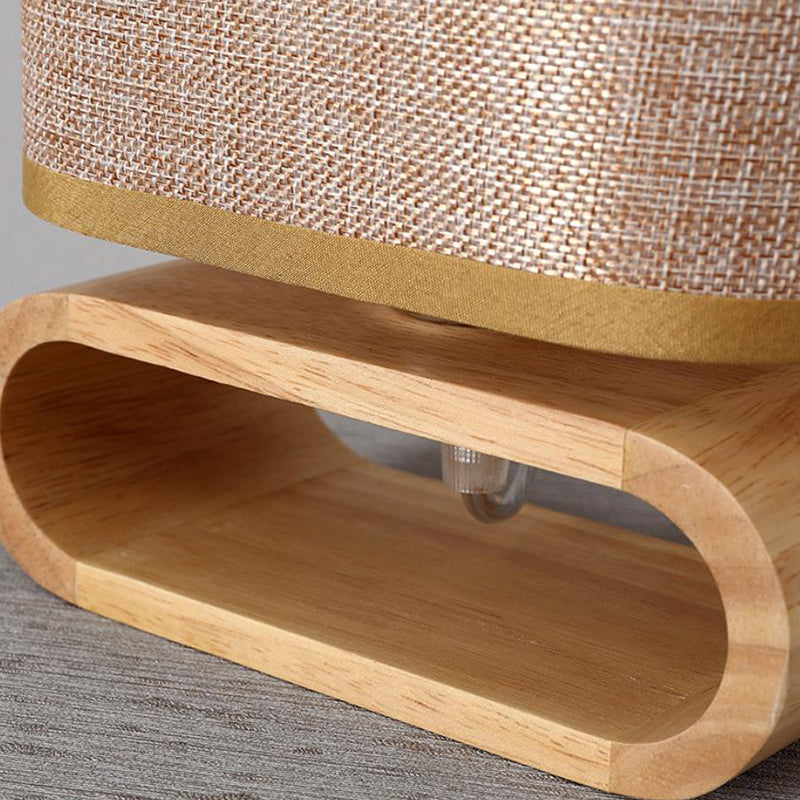 Nachttischlampe aus Holz mit ovalem Sockel und Stoffschirm