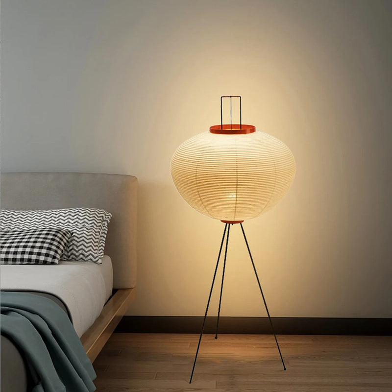 Moderne Stehlampe aus Reispapier
