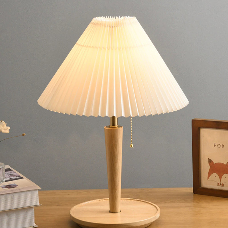 Nordische Plissee-Tischlampe