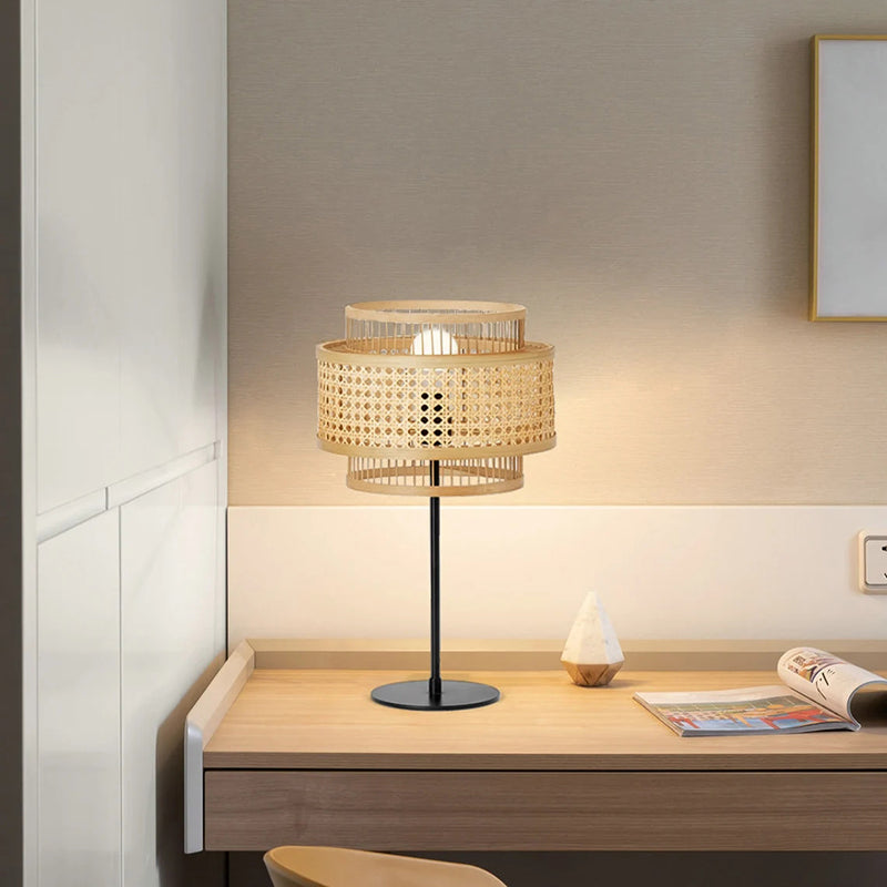 Handgeflochtene Rattan-Stehlampen und Tischlampen im Vintage-Design
