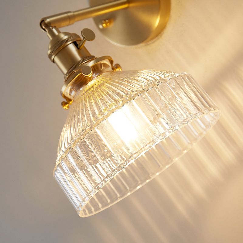 Wandleuchte aus geripptem Glas in Goldoptik für Schlafzimmer