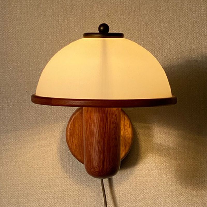Vintage Wandlampe aus Holz mit Glasschirm