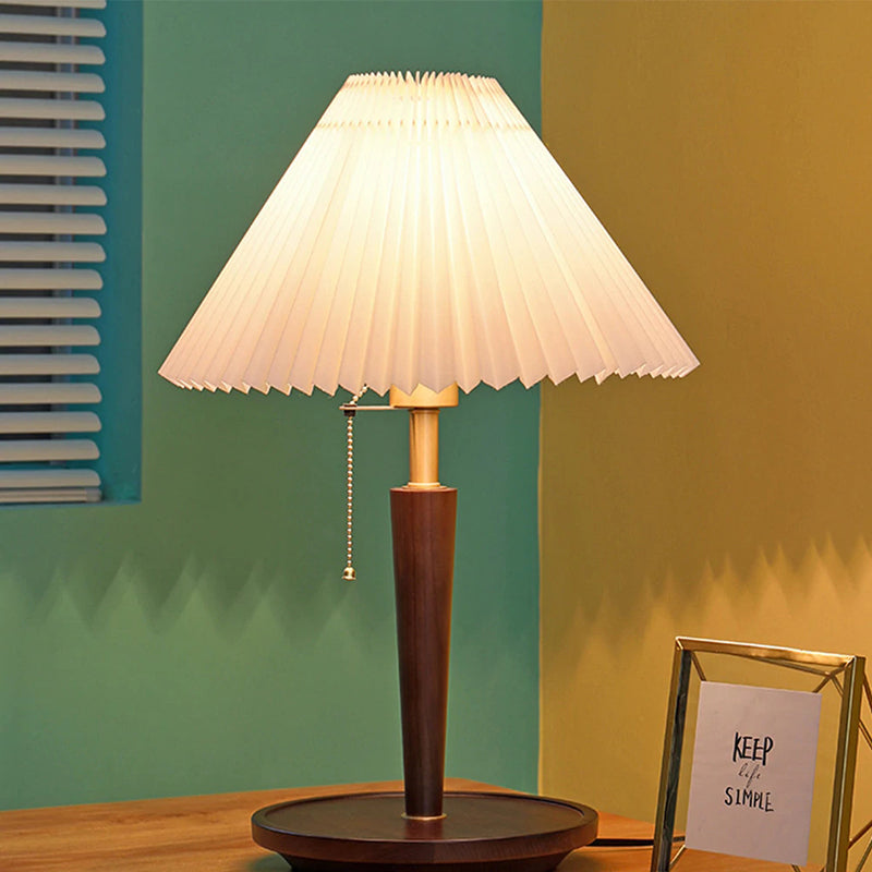 Nordische Plissee-Tischlampe