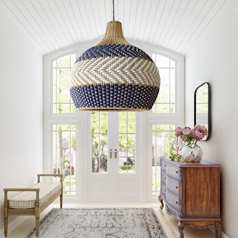 Designtrends für handgewebte blau-weiße Rattan-Pendelleuchten