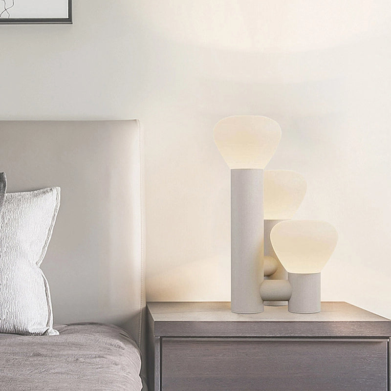 Tischlampe im minimalistischen Stil mit 3 Leuchten in Rot/Grün/Weiß
