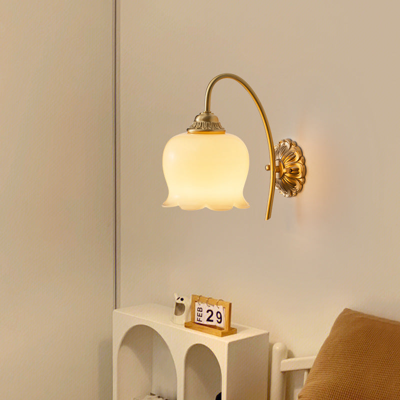 Moderne Wandleuchte aus Metall in Blumenform
