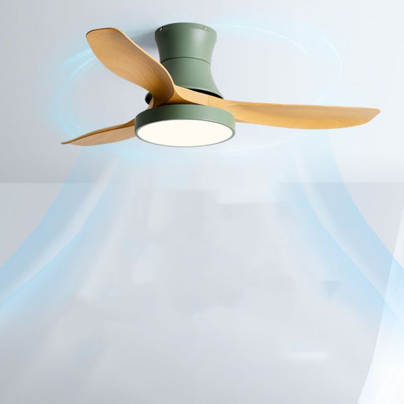 Moderner 3-flügeliger Deckenventilator mit polierter Oberfläche und Licht für Zuhause