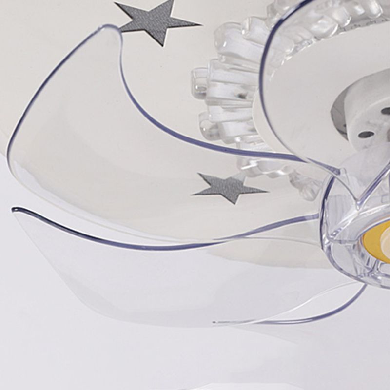 Weiße Stern-Deckenventilatorlampe im nordischen Stil