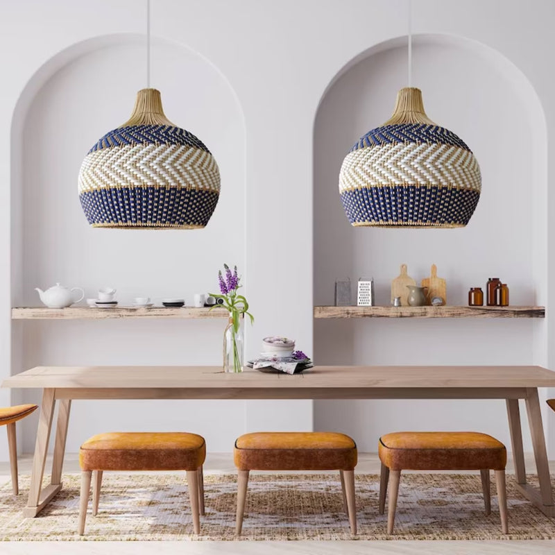 Designtrends für handgewebte blau-weiße Rattan-Pendelleuchten