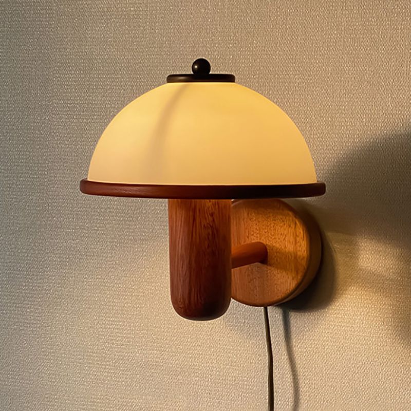 Vintage Wandlampe aus Holz mit Glasschirm