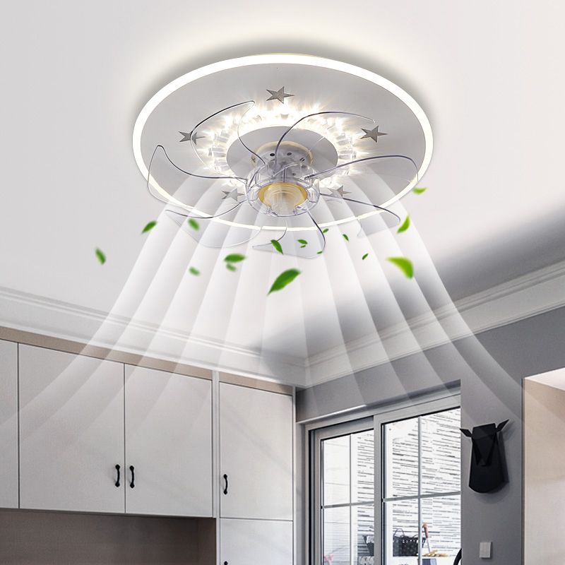 Weiße Stern-Deckenventilatorlampe im nordischen Stil