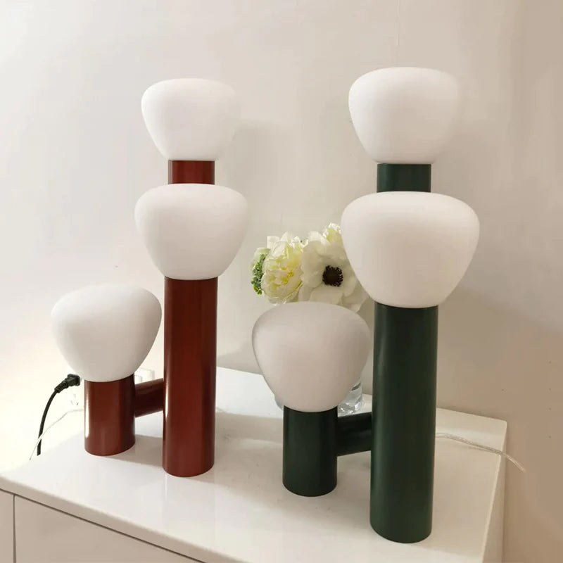 Tischlampe im minimalistischen Stil mit 3 Leuchten in Rot/Grün/Weiß