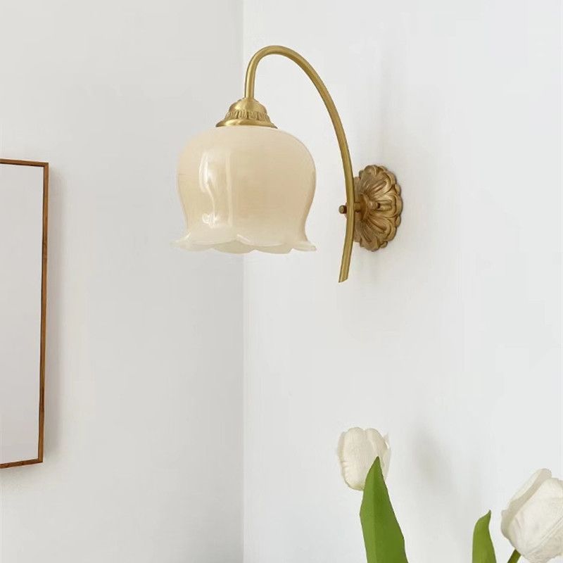 Moderne Wandleuchte aus Metall in Blumenform