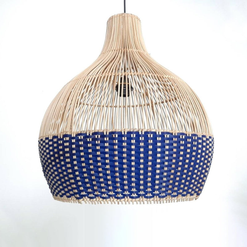 Klassische blaue Rattan-Pendelleuchte mit gewebtem Lampenschirm