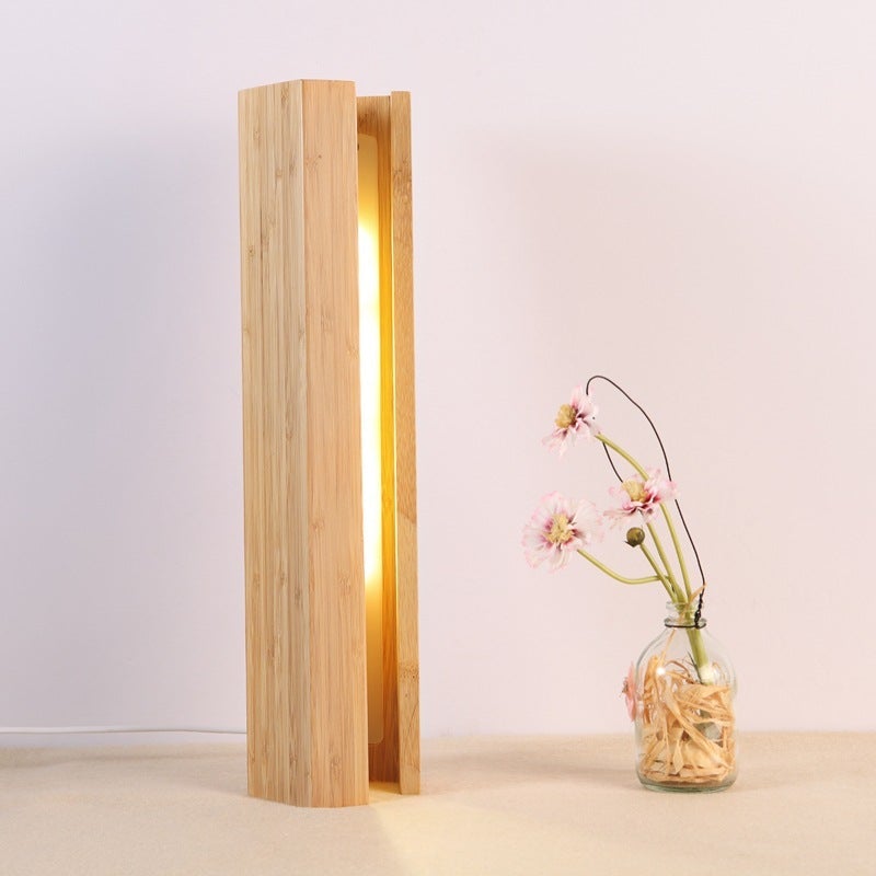 Fünfeckige LED-Tischlampe aus Holz mit USB