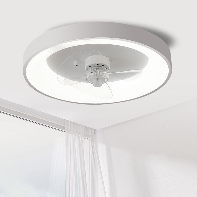 Runde Deckenventilatoren aus Metall mit Lichtern in Weiß