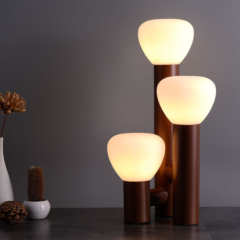 Tischlampe im minimalistischen Stil mit 3 Leuchten in Rot/Grün/Weiß