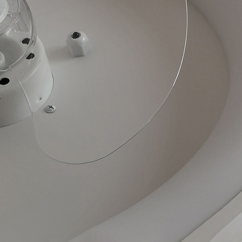 Runde Deckenventilatoren aus Metall mit Lichtern in Weiß