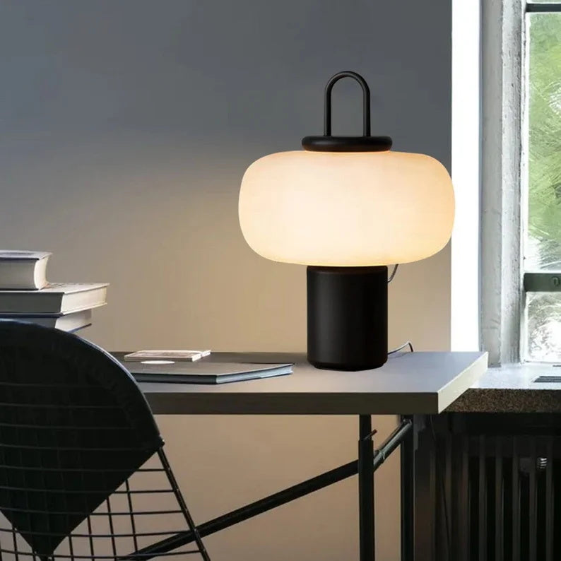 Nordische minimalistische schwarze Tischlampe