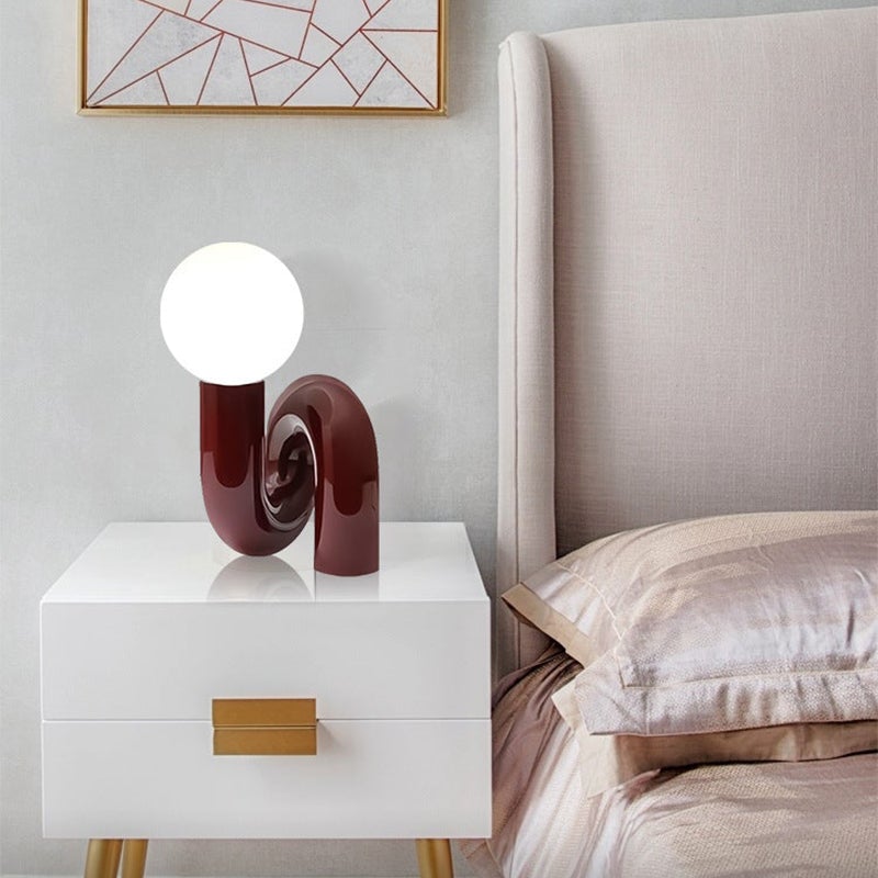 Nordische Tischlampe neben Nachttischlampe für Schlafzimmer