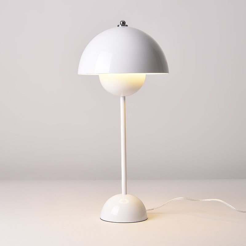 Minimalistische Tischlampe aus Metall, kreative Nebenlampe
